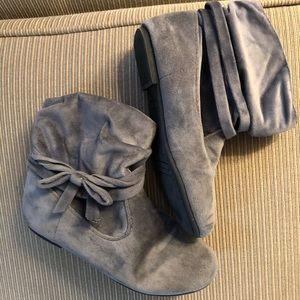 Like new Grey Velour Ankle Boots